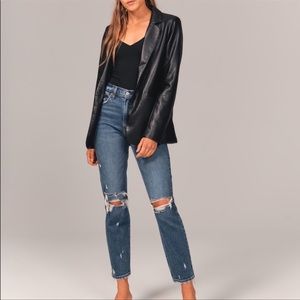 NWT Abercrombie & Fitch “Mom Jean” Curve Love Sz 24 Medium Wash
